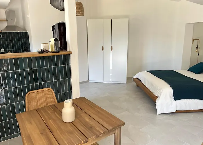 Un Petit Coin De Paradis - Studio Pura Vida, A 200M De La Plage Dans Une Calanque Preservee